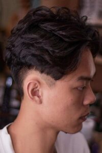 The Medium And Layered Korean Hairstyle